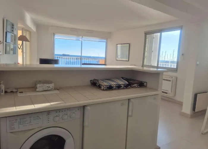 3 Pièces - Vue Sur Port - Cap D 'agde Ct345-029 *